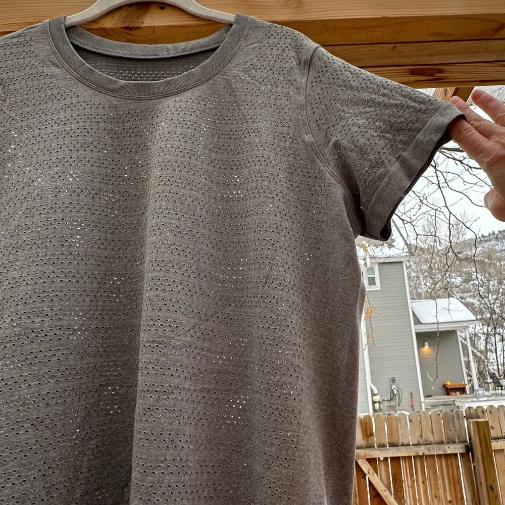 Lululemon Breeze By Squad Gray Short Sleeve Shirt 12 - Picture 5 of 16